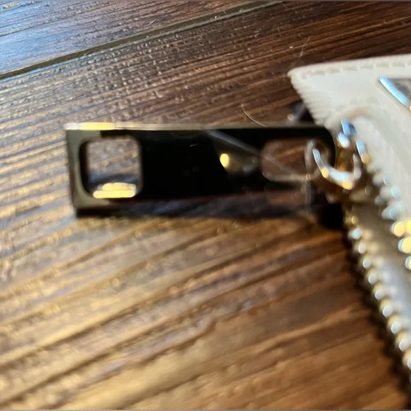 NWOT White House Black Market large wristlet/envelope clutch. - Picture 7 of 9